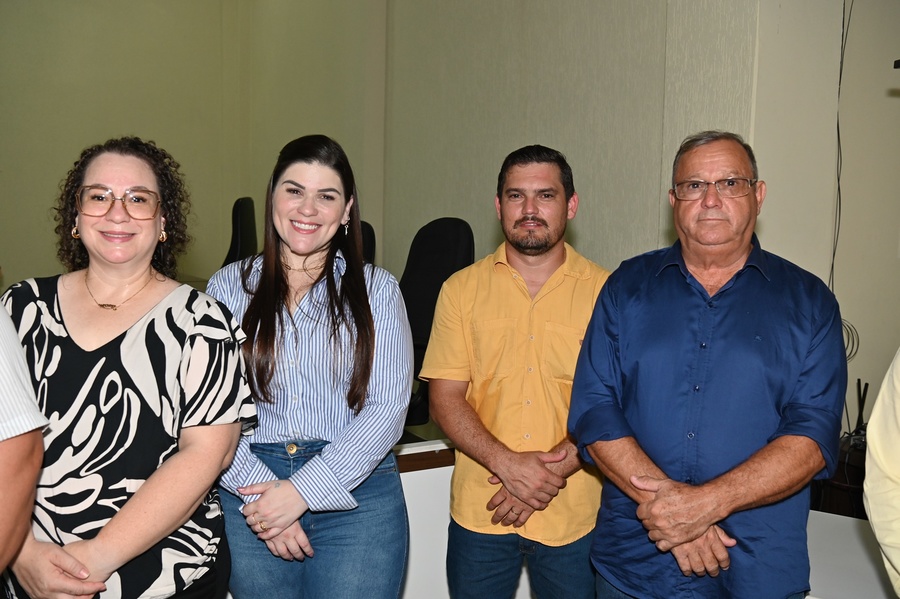 Prefeito Thalles Tomazelli, governador em exercício Barbosinha e vereadores entregam obras de saneamento e assinam autorização para o convênio de reforma e revitalização da Praça Santos Tomazelli e cooperação para instalação do Corpo de Bombeiros de Itaquiraí