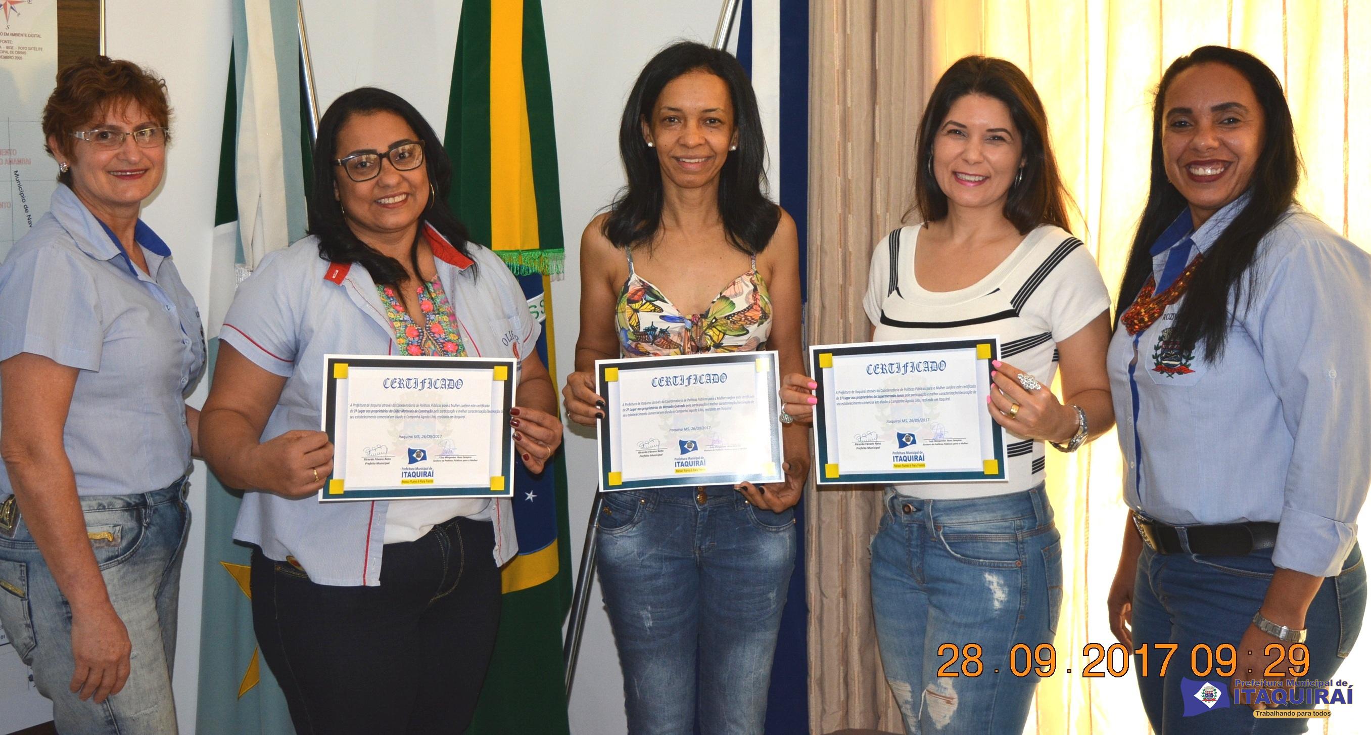 Prefeitura de Itaquiraí premia com certificados as lojas destaques na decoração da Campanha Agosto Lilás