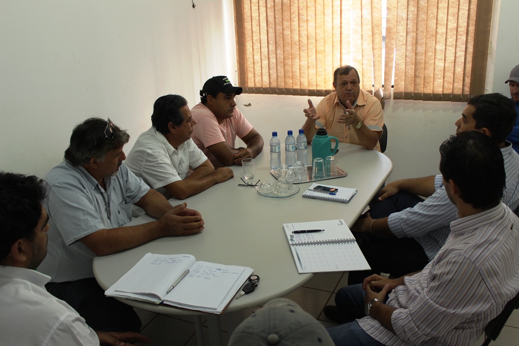 Lideranças de Sorriso (MT), buscam em Itaquiraí exemplo do projeto Gereleite