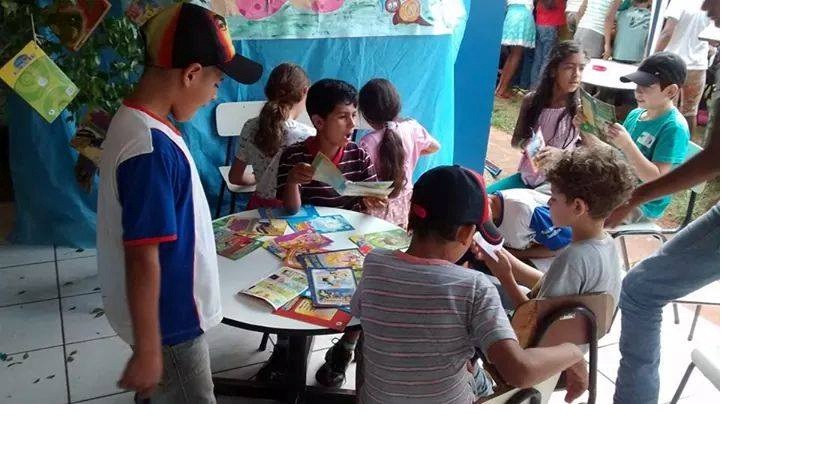 Escola Santa Rosa realiza projeto de incentivo à leitura com alunos do Ensino Fundamental
