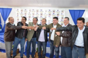 PREFEITO RICARDO ENTREGA NOVOS VEÍCULOS PARA SECRETARIA DE SAÚDE.