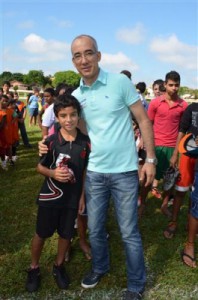 ALUNOS DA ESCOLINHA DE FUTEBOL RECEBERAM OVOS DE PÁSCOA