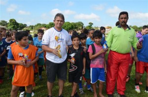 ALUNOS DA ESCOLINHA DE FUTEBOL RECEBERAM OVOS DE PÁSCOA
