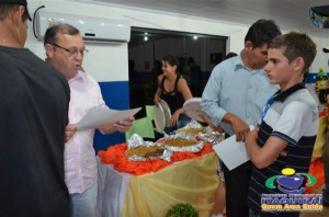 Alunos de cursos profissionalizante da Prefeitura/IMPACTO recebem certificados