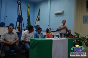 ITAQUIRAÍ ENTREGA CERTIFICADOS A ALUNOS DO PROJOVEM TRABALHADOR