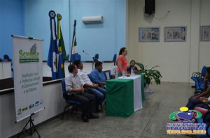 ITAQUIRAÍ ENTREGA CERTIFICADOS A ALUNOS DO PROJOVEM TRABALHADOR