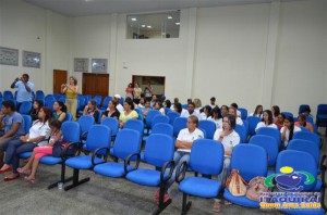 ITAQUIRAÍ ENTREGA CERTIFICADOS A ALUNOS DO PROJOVEM TRABALHADOR