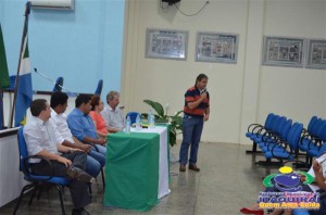 ITAQUIRAÍ ENTREGA CERTIFICADOS A ALUNOS DO PROJOVEM TRABALHADOR