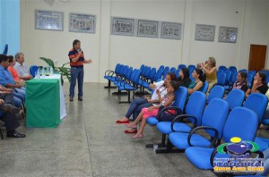 ITAQUIRAÍ ENTREGA CERTIFICADOS A ALUNOS DO PROJOVEM TRABALHADOR