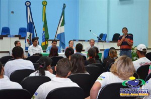 ITAQUIRAÍ ENTREGA CERTIFICADOS A ALUNOS DO PROJOVEM TRABALHADOR