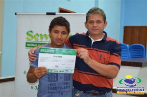 ITAQUIRAÍ ENTREGA CERTIFICADOS A ALUNOS DO PROJOVEM TRABALHADOR