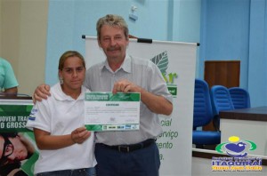 ITAQUIRAÍ ENTREGA CERTIFICADOS A ALUNOS DO PROJOVEM TRABALHADOR
