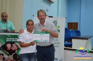 ITAQUIRAÍ ENTREGA CERTIFICADOS A ALUNOS DO PROJOVEM TRABALHADOR