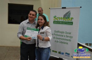 ITAQUIRAÍ ENTREGA CERTIFICADOS A ALUNOS DO PROJOVEM TRABALHADOR