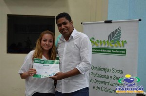 ITAQUIRAÍ ENTREGA CERTIFICADOS A ALUNOS DO PROJOVEM TRABALHADOR
