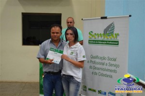 ITAQUIRAÍ ENTREGA CERTIFICADOS A ALUNOS DO PROJOVEM TRABALHADOR