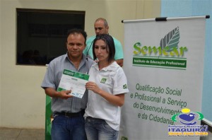 ITAQUIRAÍ ENTREGA CERTIFICADOS A ALUNOS DO PROJOVEM TRABALHADOR