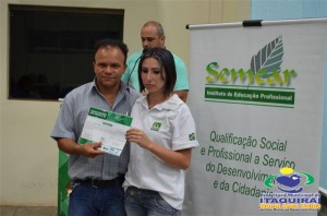 ITAQUIRAÍ ENTREGA CERTIFICADOS A ALUNOS DO PROJOVEM TRABALHADOR