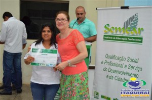 ITAQUIRAÍ ENTREGA CERTIFICADOS A ALUNOS DO PROJOVEM TRABALHADOR