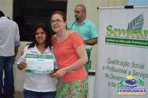 ITAQUIRAÍ ENTREGA CERTIFICADOS A ALUNOS DO PROJOVEM TRABALHADOR