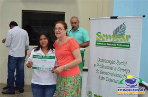 ITAQUIRAÍ ENTREGA CERTIFICADOS A ALUNOS DO PROJOVEM TRABALHADOR