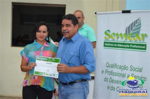 ITAQUIRAÍ ENTREGA CERTIFICADOS A ALUNOS DO PROJOVEM TRABALHADOR