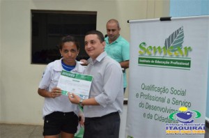 ITAQUIRAÍ ENTREGA CERTIFICADOS A ALUNOS DO PROJOVEM TRABALHADOR