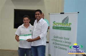 ITAQUIRAÍ ENTREGA CERTIFICADOS A ALUNOS DO PROJOVEM TRABALHADOR