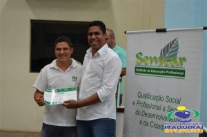 ITAQUIRAÍ ENTREGA CERTIFICADOS A ALUNOS DO PROJOVEM TRABALHADOR