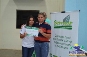 ITAQUIRAÍ ENTREGA CERTIFICADOS A ALUNOS DO PROJOVEM TRABALHADOR