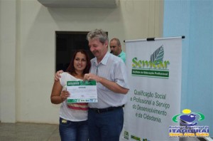 ITAQUIRAÍ ENTREGA CERTIFICADOS A ALUNOS DO PROJOVEM TRABALHADOR