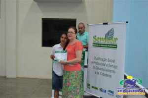 ITAQUIRAÍ ENTREGA CERTIFICADOS A ALUNOS DO PROJOVEM TRABALHADOR
