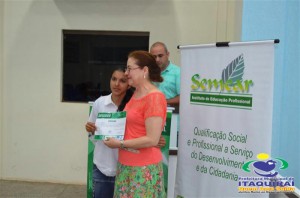 ITAQUIRAÍ ENTREGA CERTIFICADOS A ALUNOS DO PROJOVEM TRABALHADOR