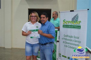 ITAQUIRAÍ ENTREGA CERTIFICADOS A ALUNOS DO PROJOVEM TRABALHADOR