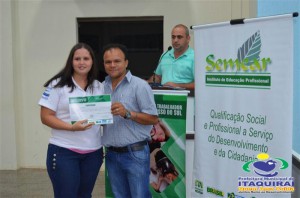 ITAQUIRAÍ ENTREGA CERTIFICADOS A ALUNOS DO PROJOVEM TRABALHADOR