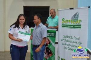 ITAQUIRAÍ ENTREGA CERTIFICADOS A ALUNOS DO PROJOVEM TRABALHADOR