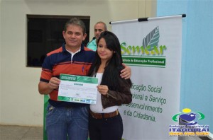 ITAQUIRAÍ ENTREGA CERTIFICADOS A ALUNOS DO PROJOVEM TRABALHADOR
