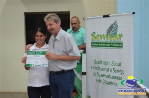 ITAQUIRAÍ ENTREGA CERTIFICADOS A ALUNOS DO PROJOVEM TRABALHADOR