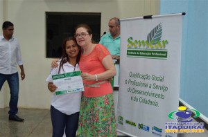 ITAQUIRAÍ ENTREGA CERTIFICADOS A ALUNOS DO PROJOVEM TRABALHADOR