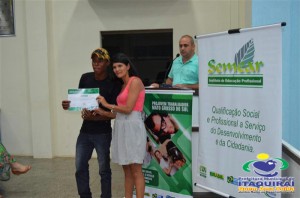 ITAQUIRAÍ ENTREGA CERTIFICADOS A ALUNOS DO PROJOVEM TRABALHADOR