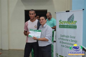ITAQUIRAÍ ENTREGA CERTIFICADOS A ALUNOS DO PROJOVEM TRABALHADOR