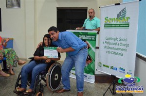 ITAQUIRAÍ ENTREGA CERTIFICADOS A ALUNOS DO PROJOVEM TRABALHADOR