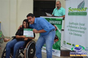 ITAQUIRAÍ ENTREGA CERTIFICADOS A ALUNOS DO PROJOVEM TRABALHADOR