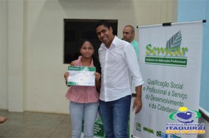ITAQUIRAÍ ENTREGA CERTIFICADOS A ALUNOS DO PROJOVEM TRABALHADOR