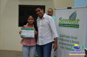 ITAQUIRAÍ ENTREGA CERTIFICADOS A ALUNOS DO PROJOVEM TRABALHADOR