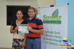 ITAQUIRAÍ ENTREGA CERTIFICADOS A ALUNOS DO PROJOVEM TRABALHADOR