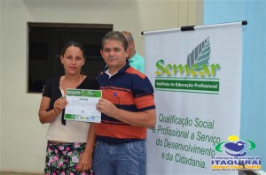 ITAQUIRAÍ ENTREGA CERTIFICADOS A ALUNOS DO PROJOVEM TRABALHADOR