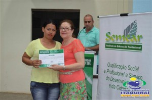 ITAQUIRAÍ ENTREGA CERTIFICADOS A ALUNOS DO PROJOVEM TRABALHADOR