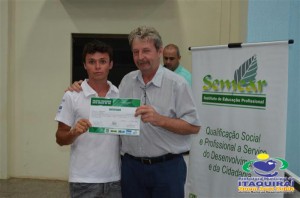 ITAQUIRAÍ ENTREGA CERTIFICADOS A ALUNOS DO PROJOVEM TRABALHADOR