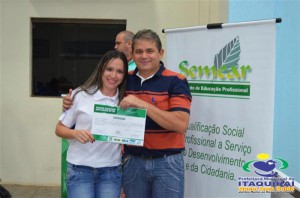 ITAQUIRAÍ ENTREGA CERTIFICADOS A ALUNOS DO PROJOVEM TRABALHADOR
